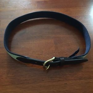 NWOT Vineyard Vines size 28 belt